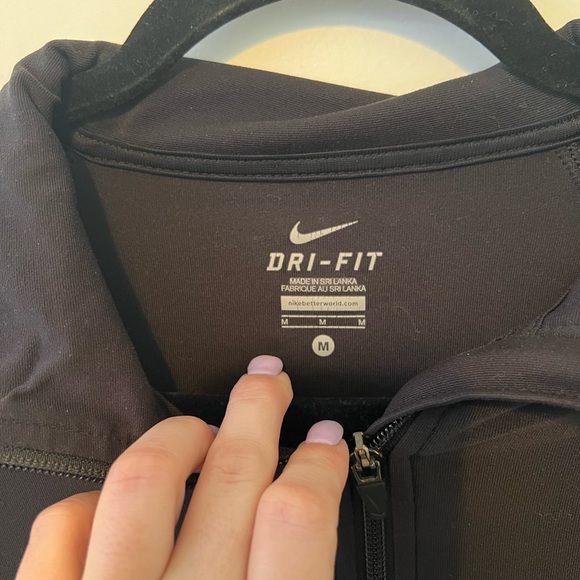 Women’s NIKE dri-fit zip-up jacket - STRETCHY - MEDIUM - Picture 3 of 5